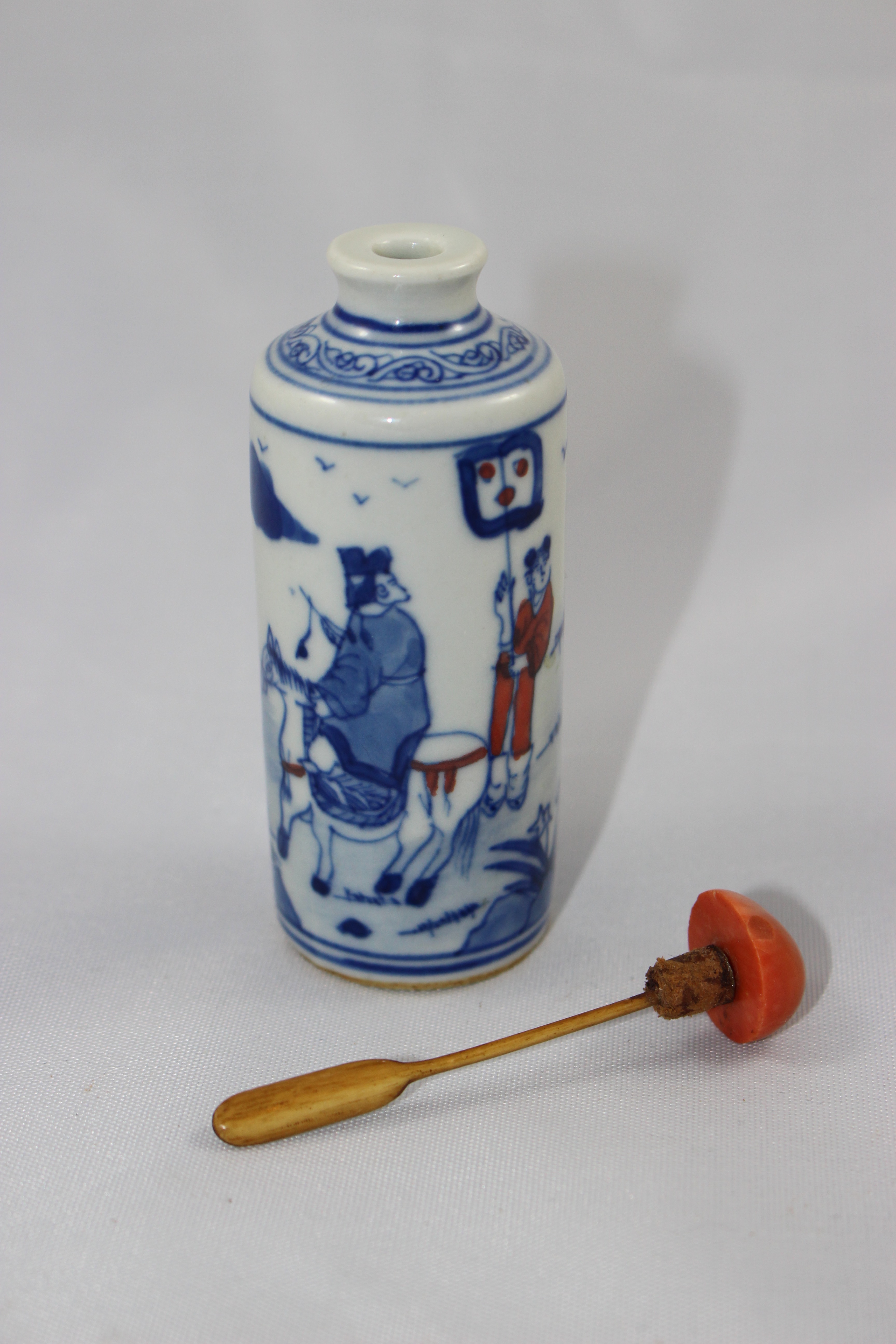 China Vintage handmade Blue And White Porcelain Ancient children Snuff Bottle 