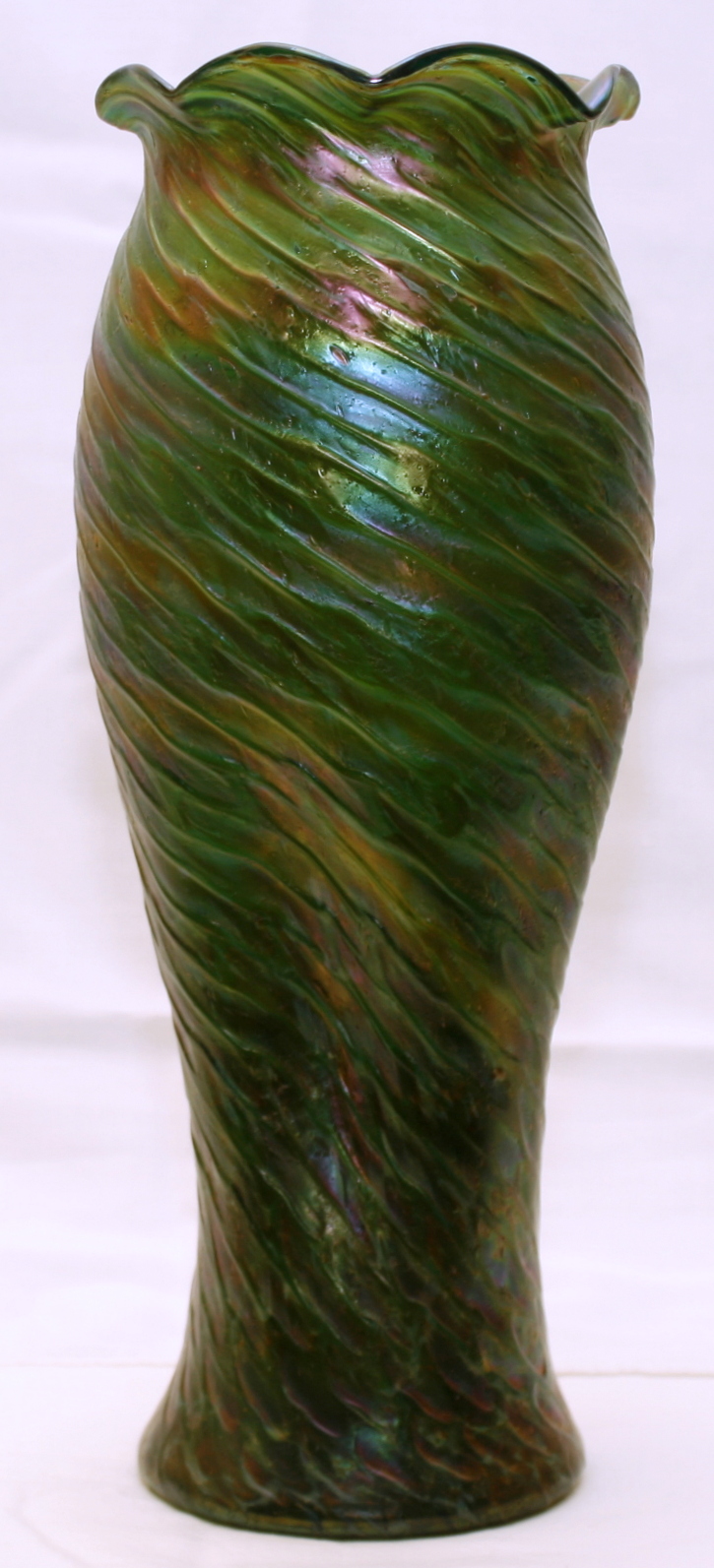 c1900 art glass vase, Bohemia, Loetz, iridescent, threading, green/red