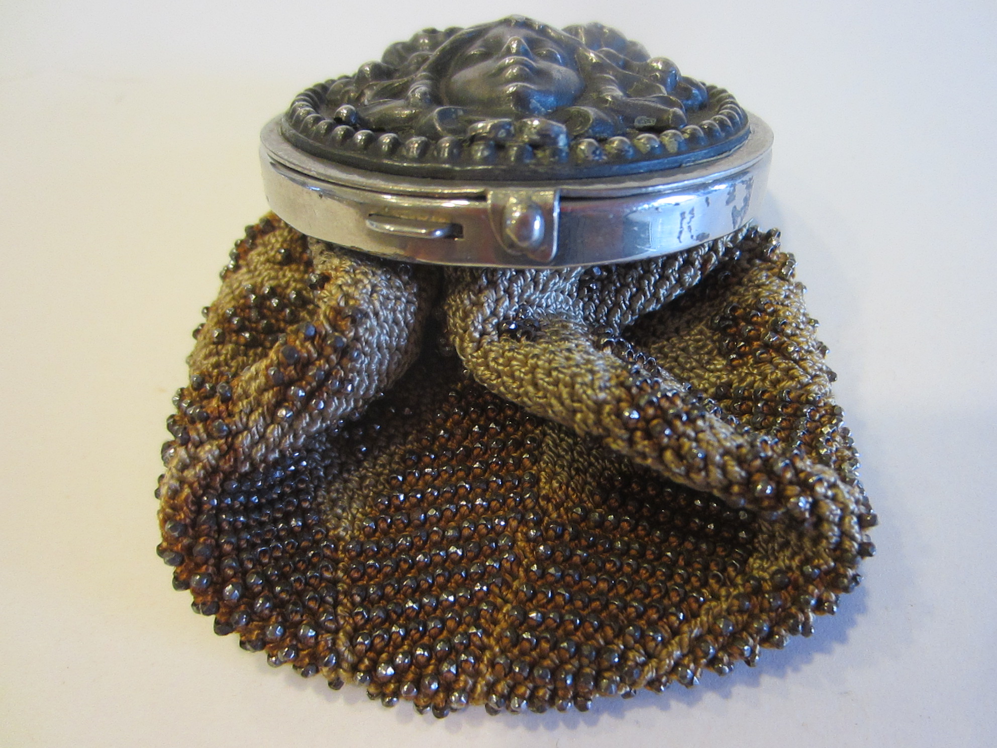 Victorian Coin Purse Crochet Beaded Native Bacchus Closure For Sale | 0 | Classifieds