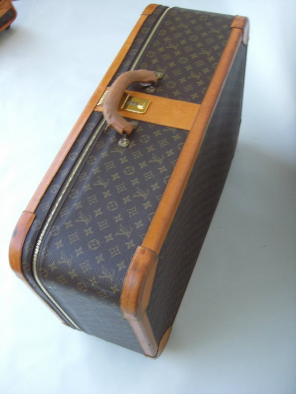 Louis Vuitton Bags − Sale: up to −43%