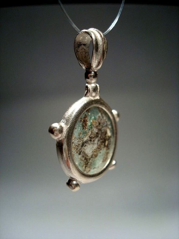 Ancient Roman Glass jewelry Pendant, 100 Ad For Sale