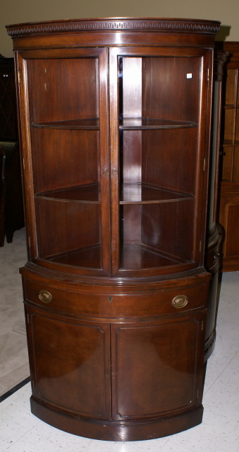 Nice Mahogany Bow Front Corner Cabinet For Sale Antiques Com