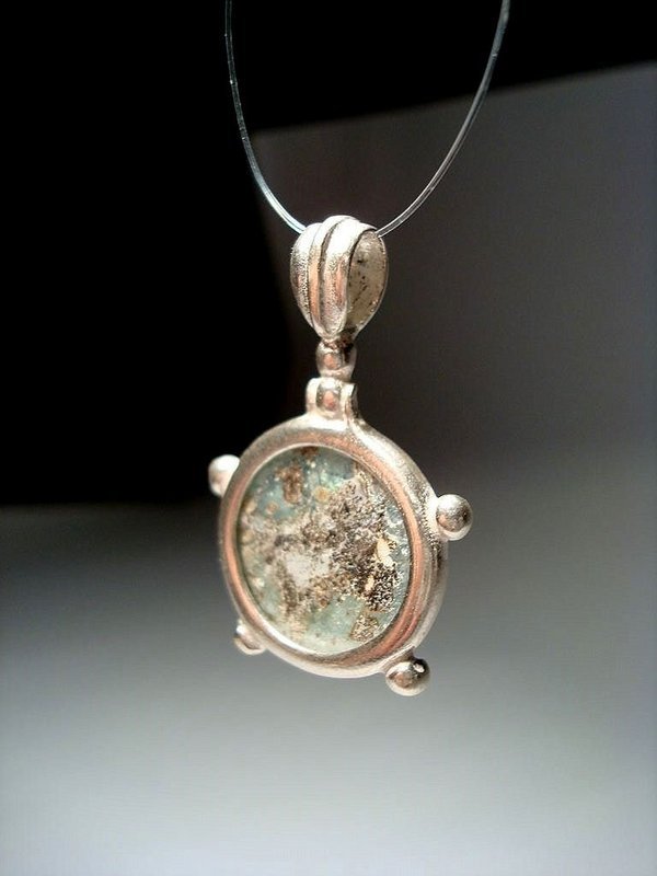Ancient Roman Glass jewelry Pendant, 100 Ad For Sale