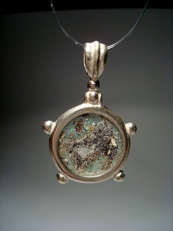 Ancient Roman Glass jewelry Pendant, 100 Ad For Sale