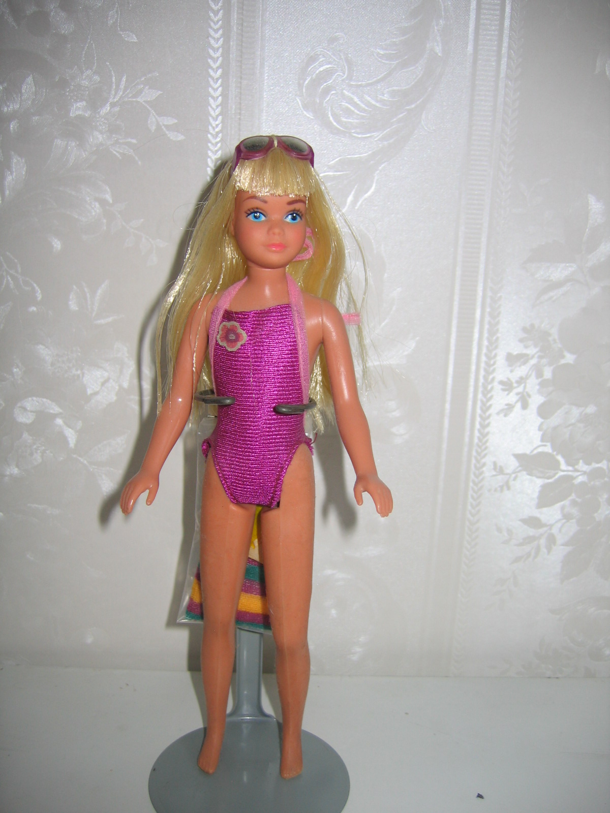 Collectible 1980's - 1990's Beach Swimming Barbie Doll Item #324