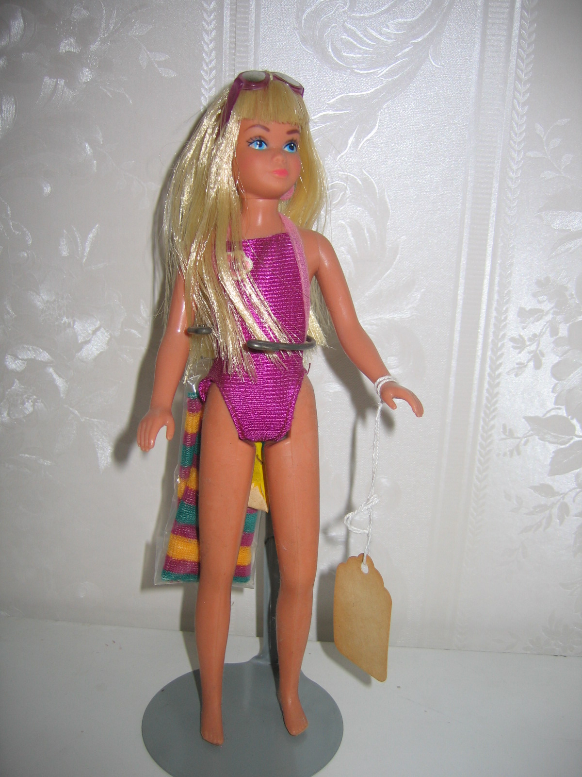 Collectible 1980's - 1990's Beach Swimming Barbie Doll Item #324 For Sale